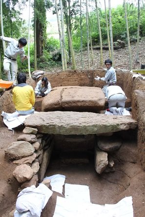 島根県廻原１号墳の発掘調査の写真２