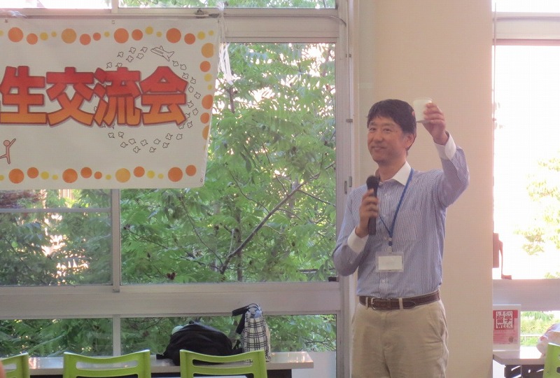 浅田学部長乾杯(2024.6.19留学生交流会)