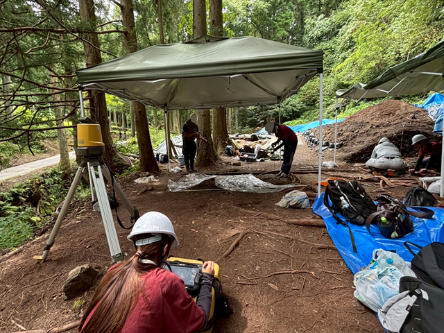 遺構測量の様子